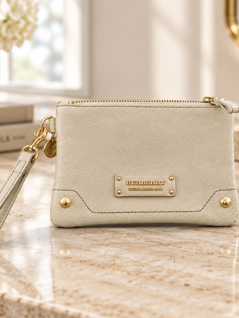 RARE BURBERRY BLUE LABEL LEATHER WRISTLET ✨